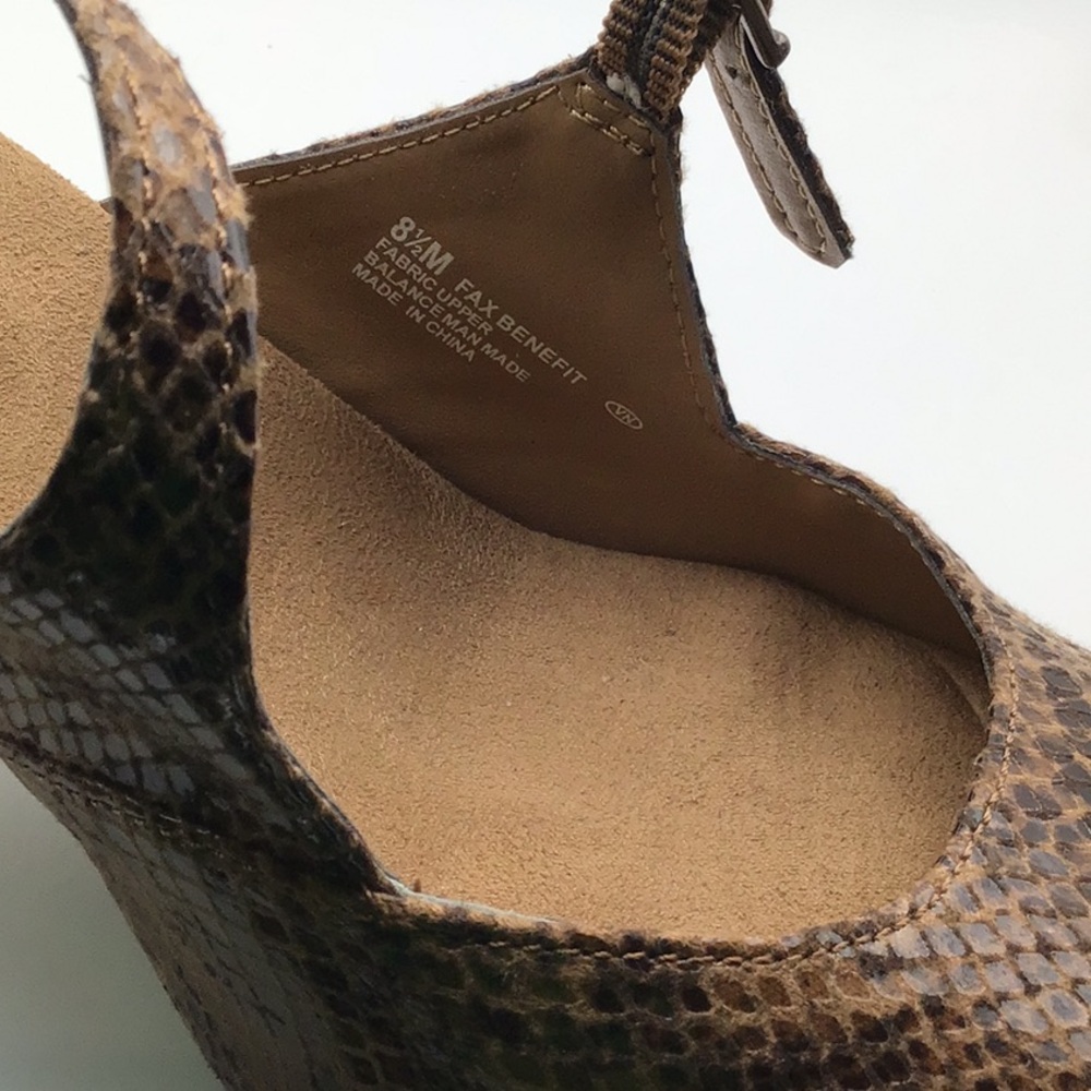 Aerosoles Fax Benefit Open Toed Strappy Heel Tan Snake 8.5 M NWOT
Never Worn - Picture 5 of 5